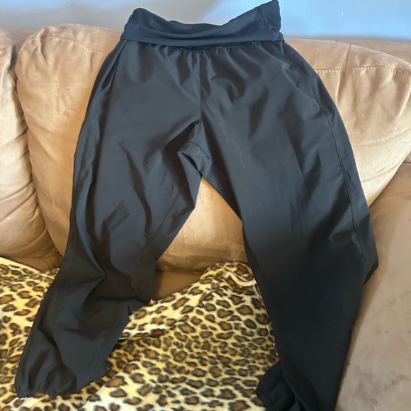 Lululemon light puffer pant - Picture 1 of 4